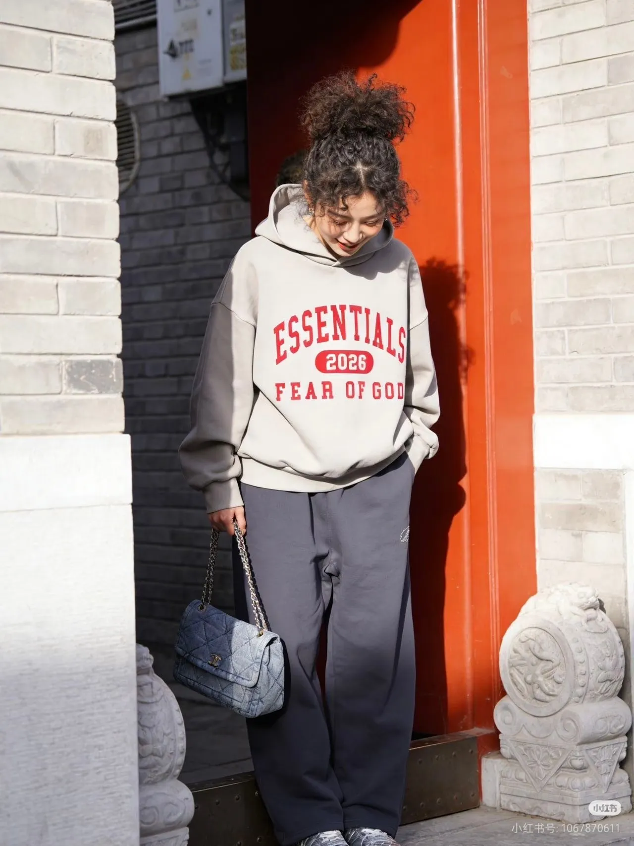 🦋 、Hot Sale🦋 128 Essentials FW 26Holiday 2026 CLASSIC HOODIE Fear of God Essentials FALL 26 HOLIDAYSeries Fleece Hoodie Same Style Premium ！ ！ ， ！ ， Breathable 。 3D 。 ， ， ， ， 。 ， ～Versatile ， ！ ：Retro Size:XS-XL